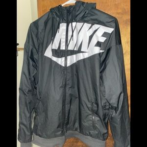 MENS MEDIUM NIKE WINDBREAKER